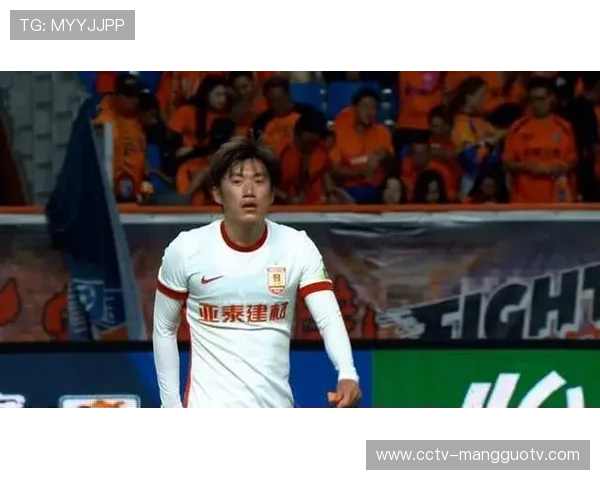 大连英博热身赛1-0小胜天津津门虎，张华晨任意球破门。